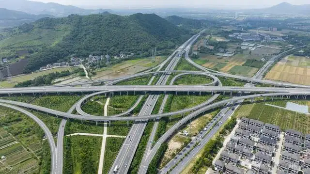 高速公路智能化维护，多点布局智慧交通“车路协同”_智慧高速