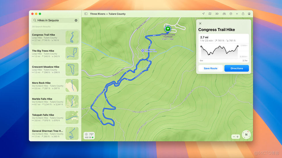 一位用户的 MacBook Pro 桌面上展示地图 app 上的 Congress Trail Hike 路线。