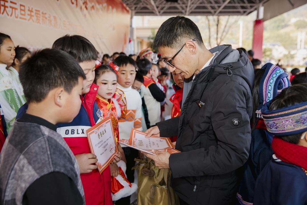 永嘉县瓯北六小：庆元旦，献爱心，让新永嘉人在童装节中找到归属感！_元旦_14