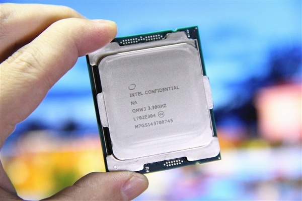 8月份处理器性能排名：英特尔CPU游戏性能好，AMD多核占优